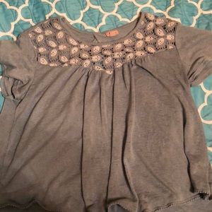 Gray/ blue flowy shirt